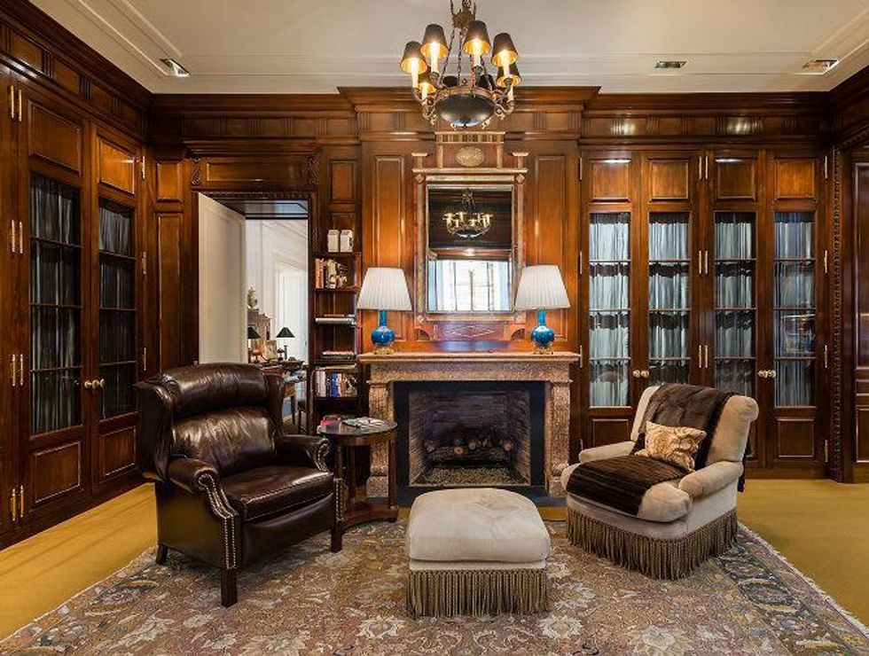 10000 Hollow Way his master closet