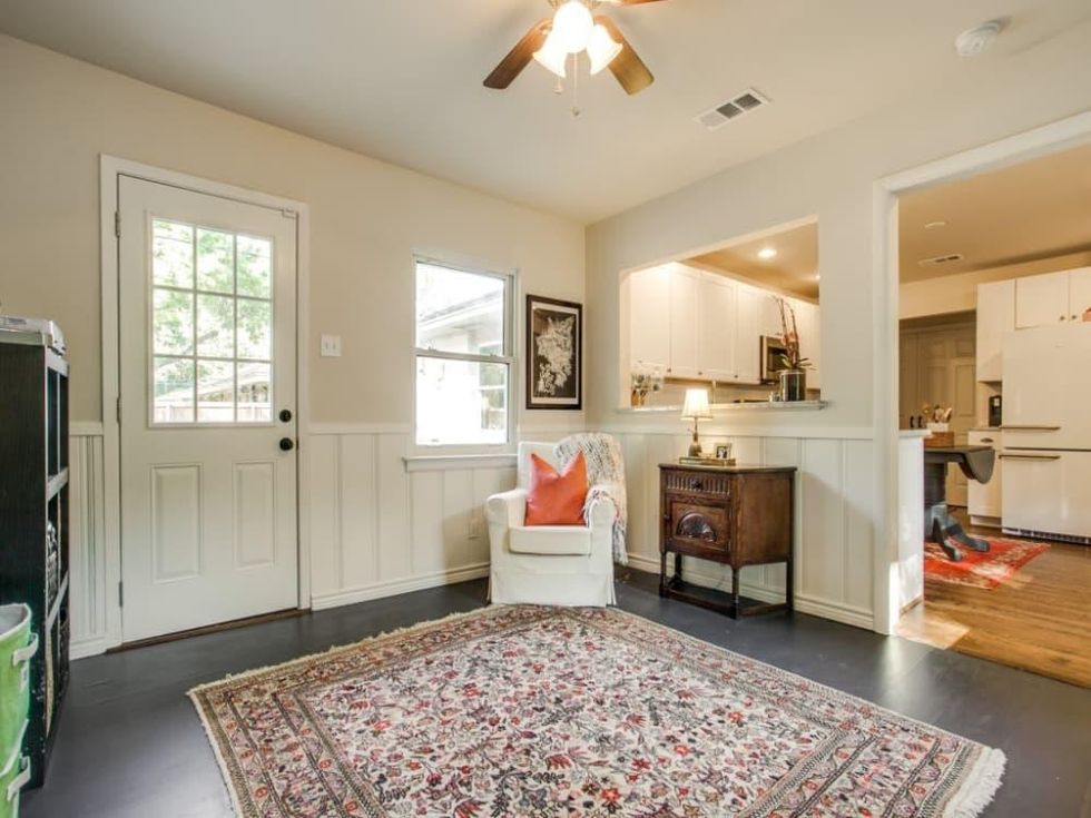 10145 Eastwood Dr. bonus room