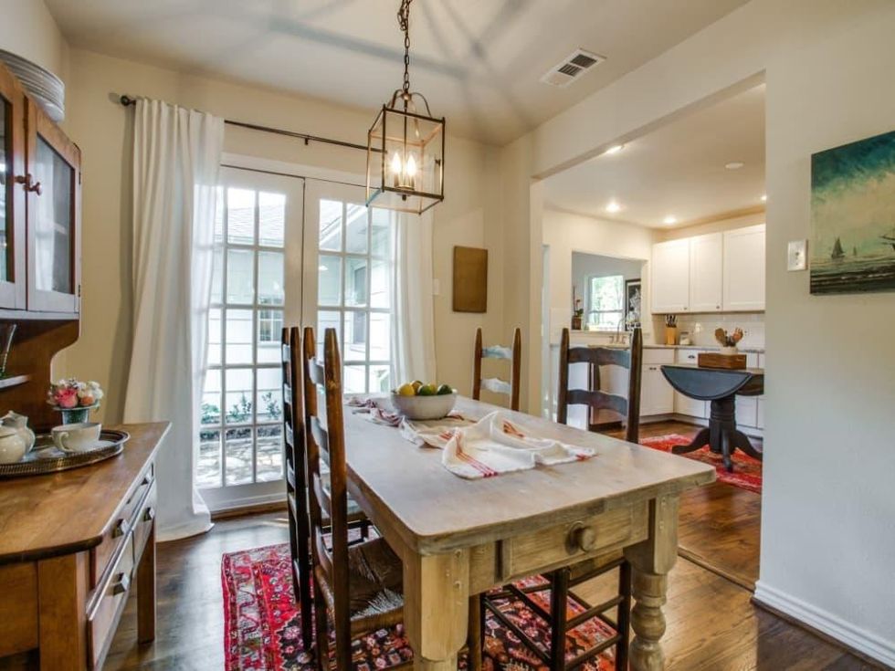 10145 Eastwood Dr. dining room