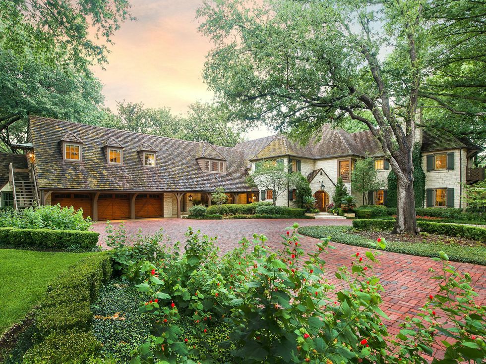 10260 Strait Ln. in Dallas