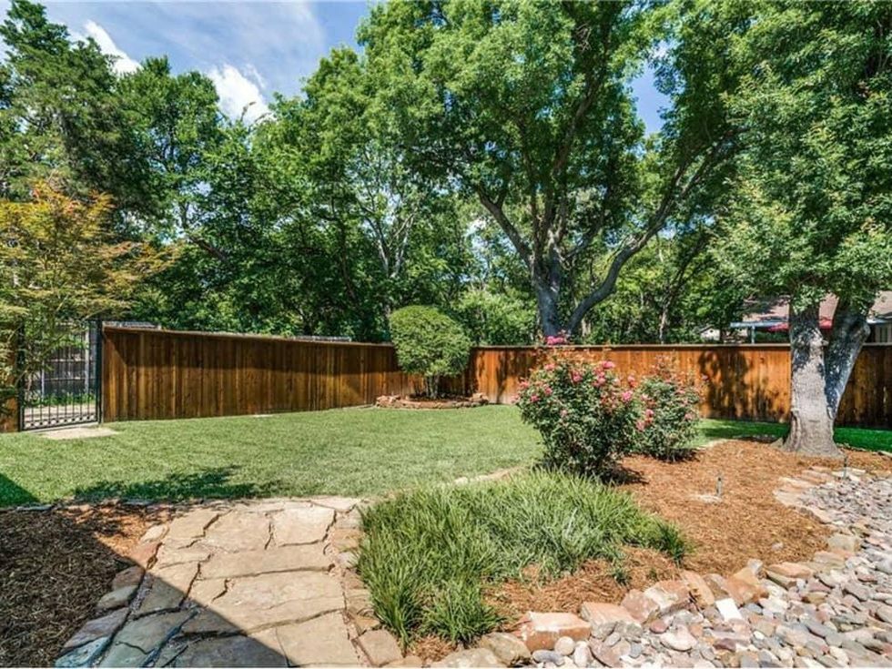 11229 Lanewood Cir backyard