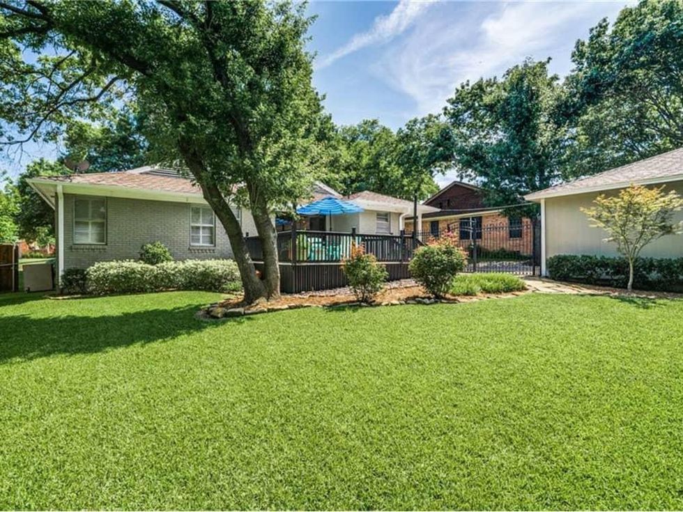 11229 Lanewood Cir backyard