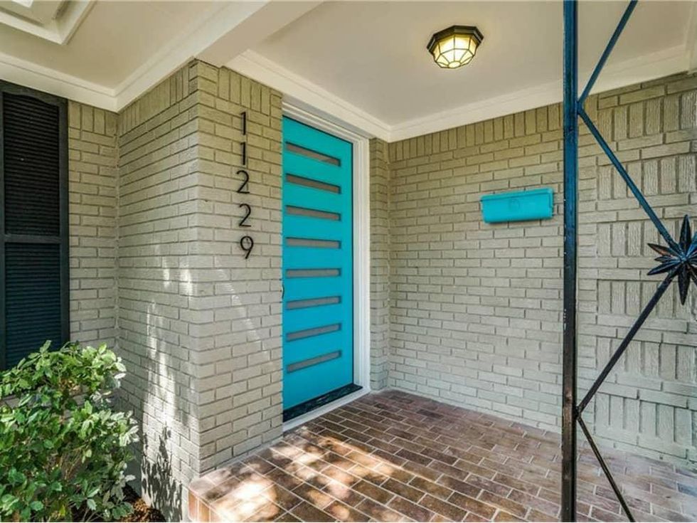 11229 Lanewood Cir front door