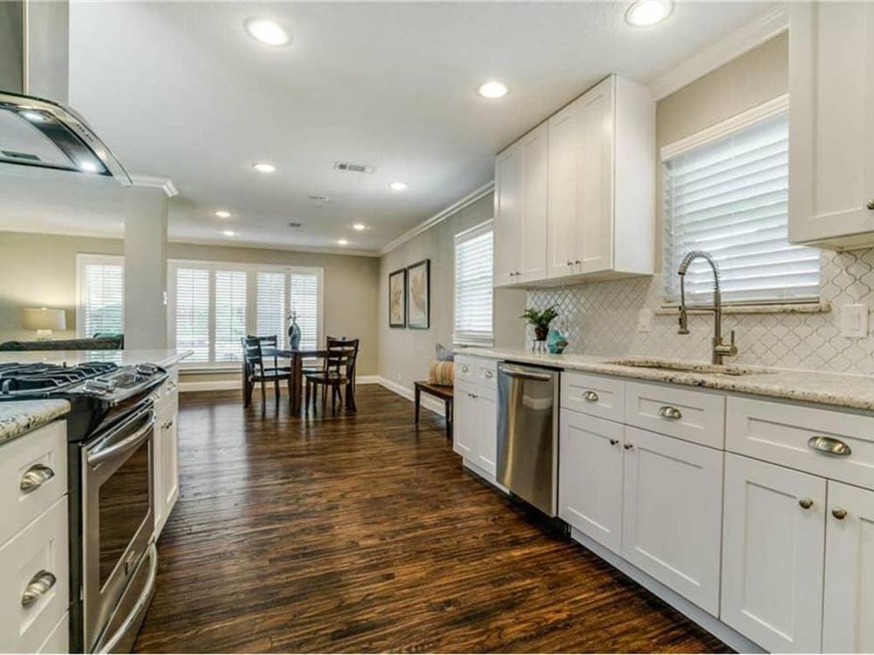 11229 Lanewood Cir kitchen