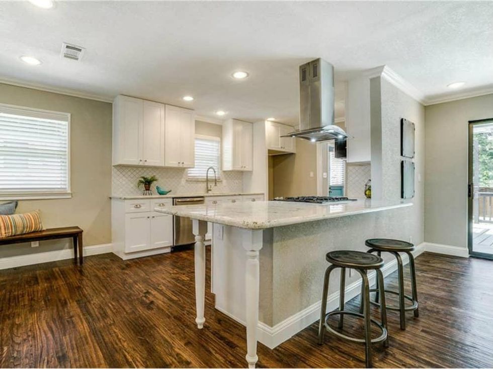 11229 Lanewood Cir kitchen