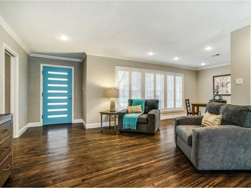 11229 Lanewood Cir Living Room