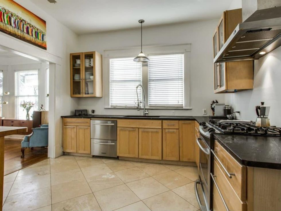 118 N. Winnetka kitchen