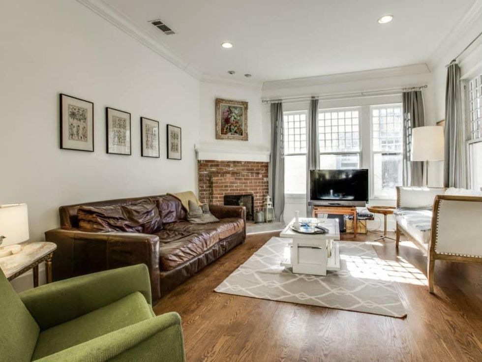 118 N. Winnetka living room