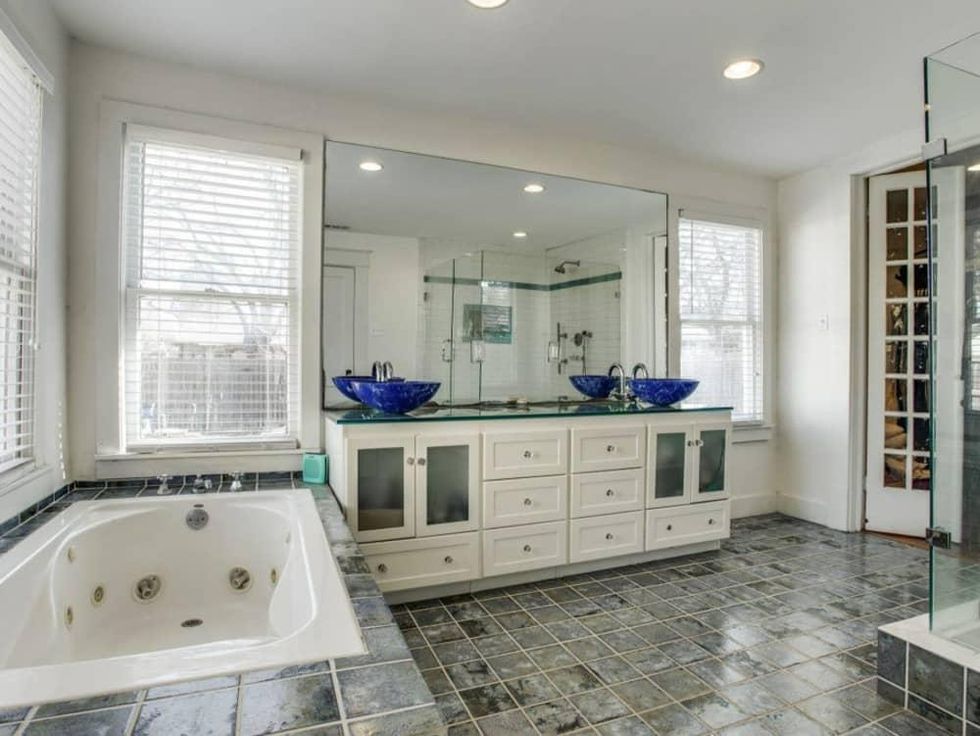 118 N. Winnetka master bathroom