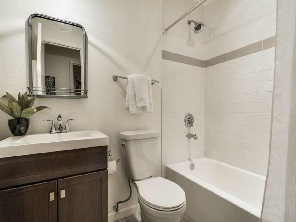 1639 Homewood Pl Dallas house for sale bathroom