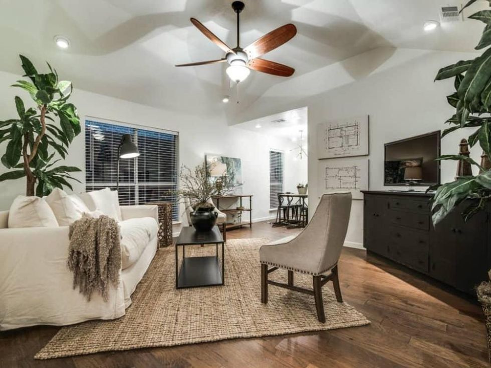 1639 Homewood Pl Dallas house for sale living room