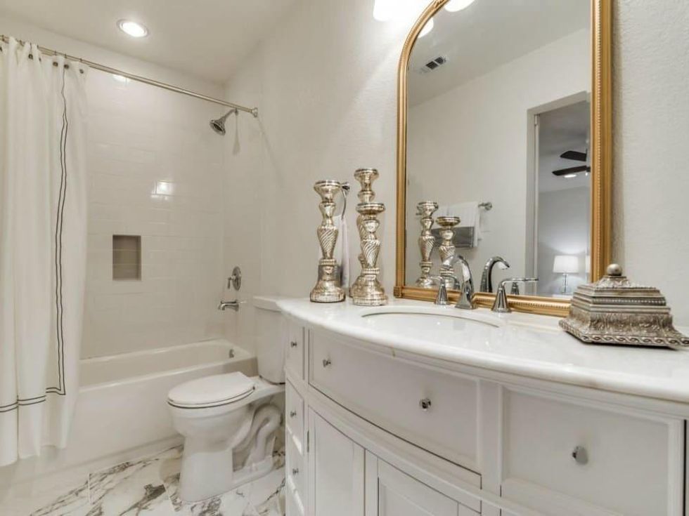 1639 Homewood Pl Dallas house for sale master bathroom