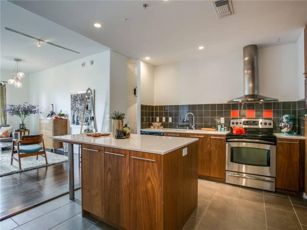 2323 N Houston St condo kitchen