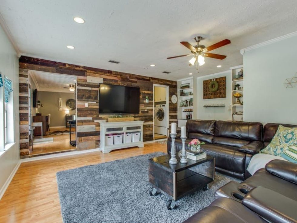 2421 Springhill Dr. living room