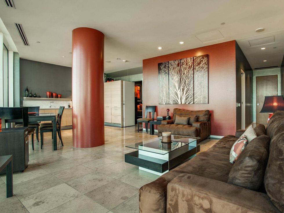 2430 Victory Park Unit 2001