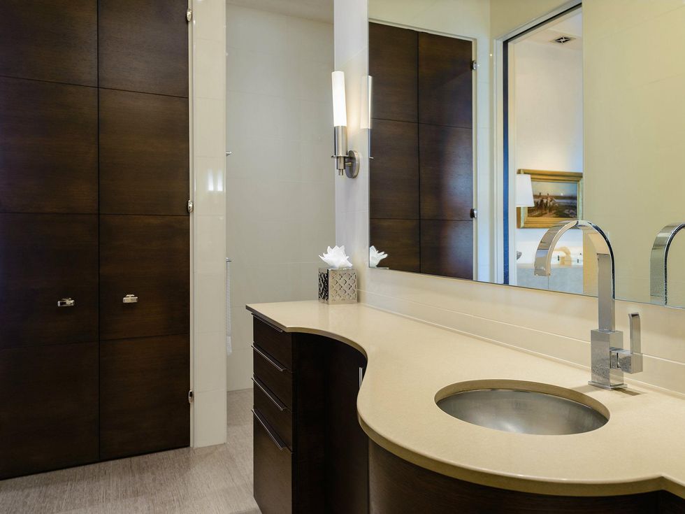 2555 Pearl #2200 bathroom