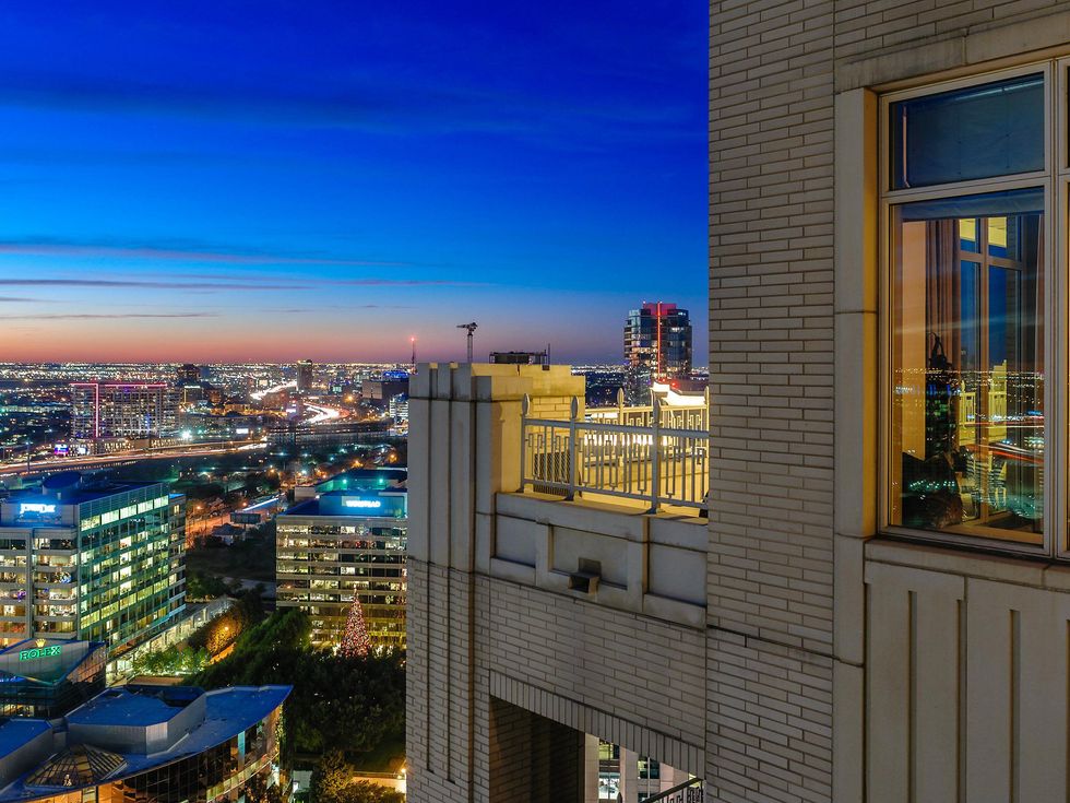 2555 Pearl #2200 view