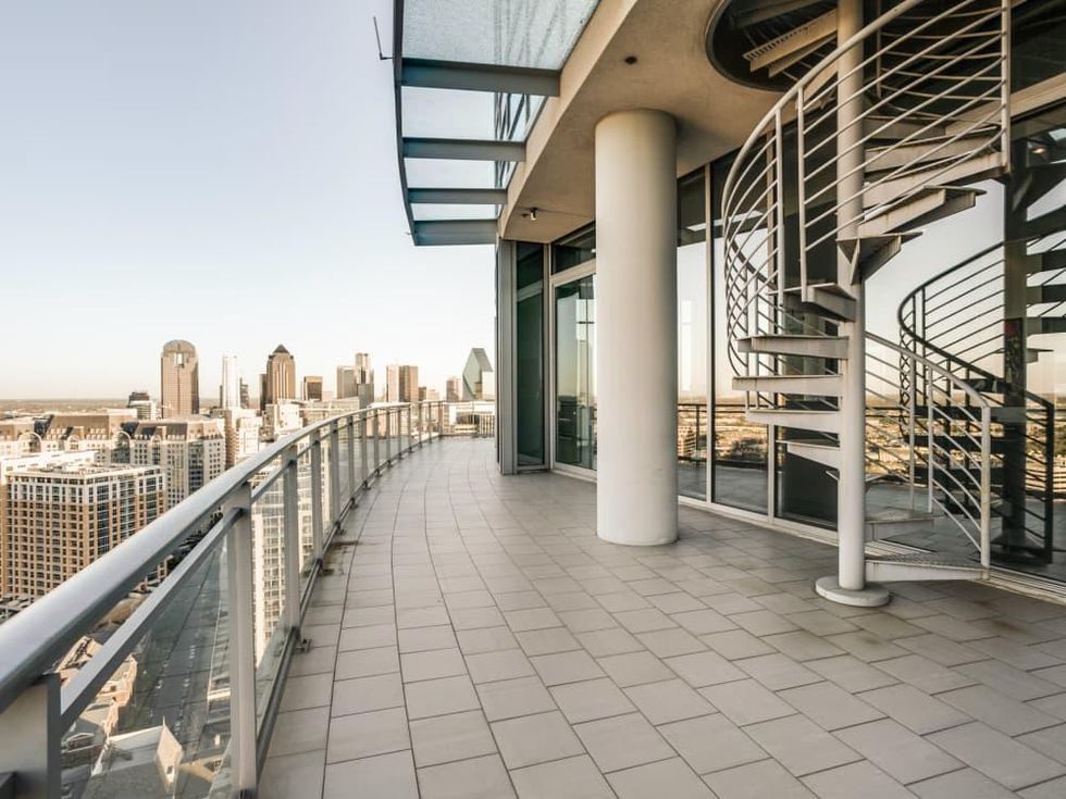 2900 McKinnon Deion Sanders Azure