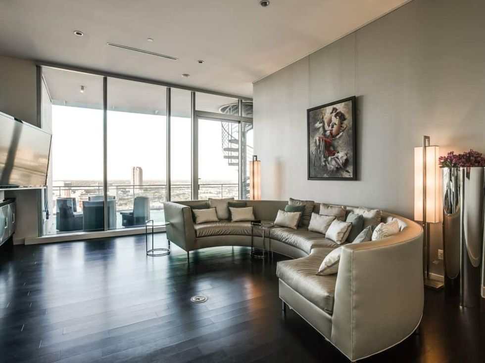 2900 McKinnon Deion Sanders Azure