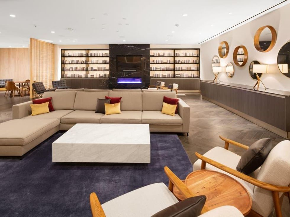 3130 N Harwood Bleu Ceil