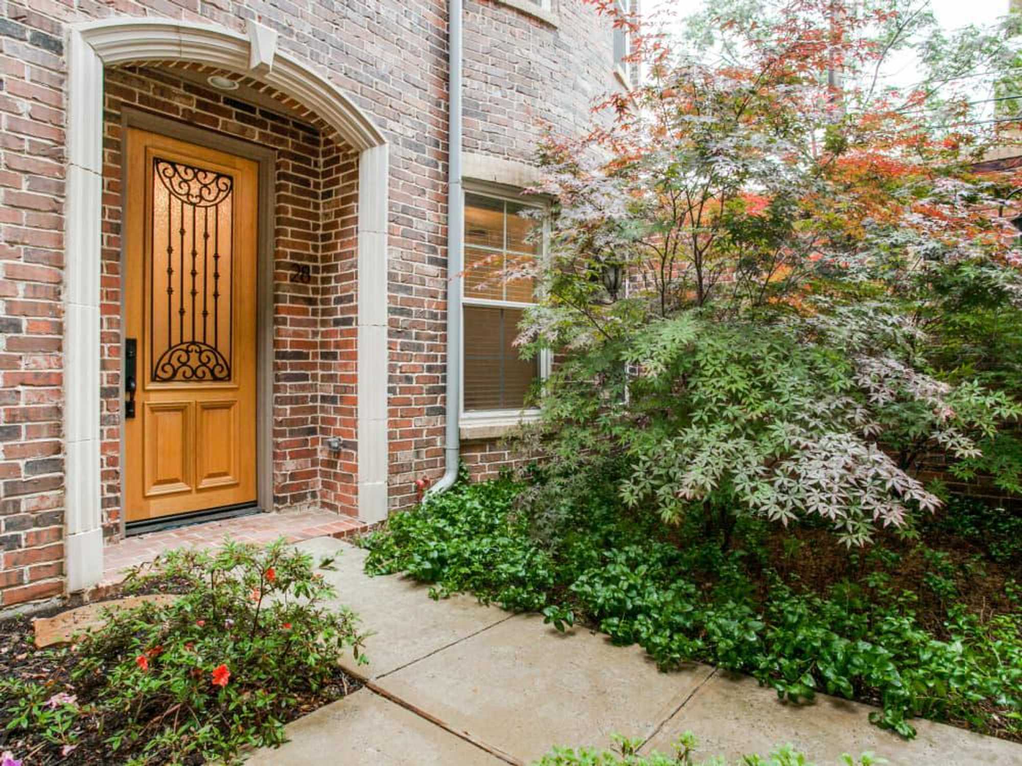 3200 Ross Ave in Dallas front door