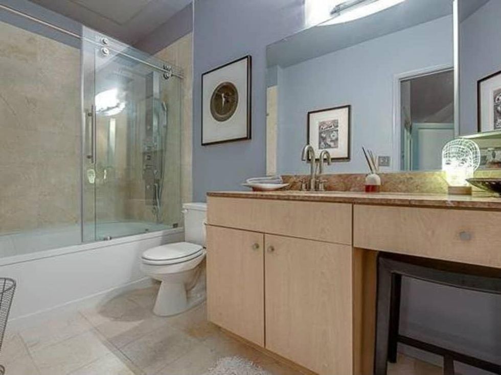 3225 Turtle Creek Blvd bathroom