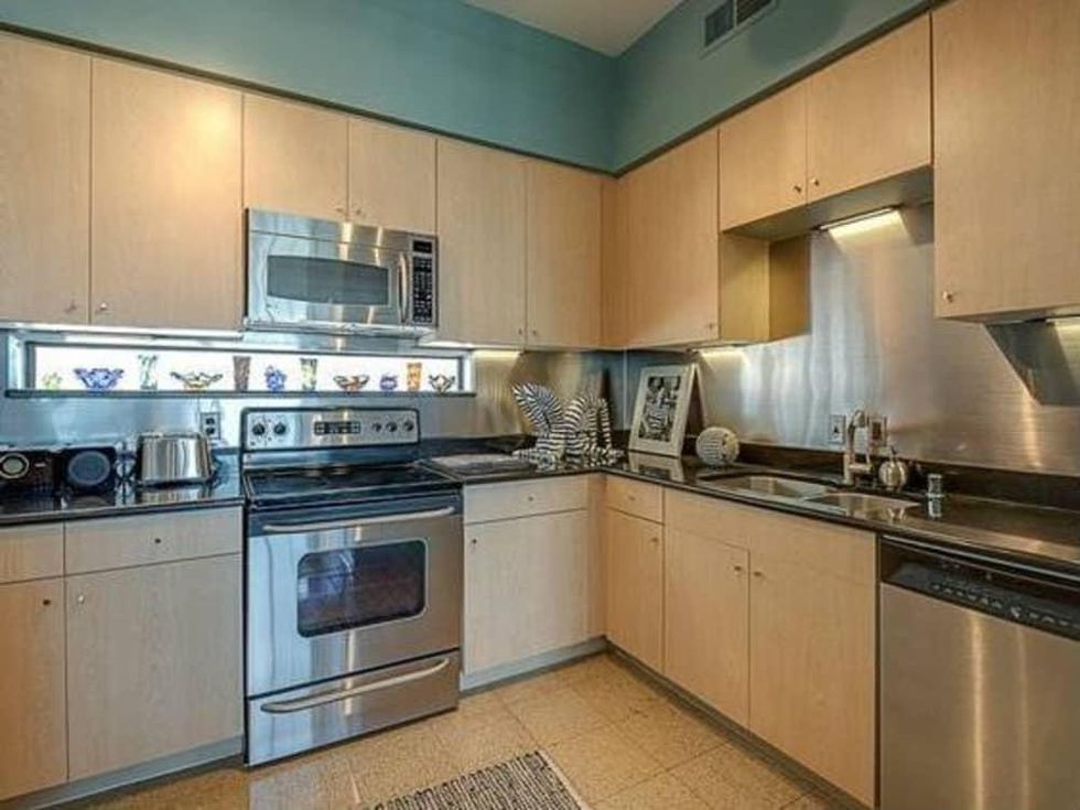 3225 Turtle Creek Blvd kitchen