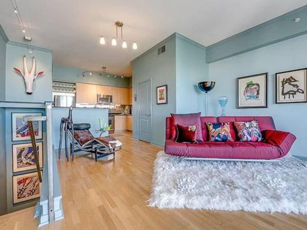 3225 Turtle Creek Blvd living room