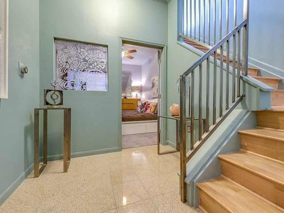 3225 Turtle Creek Blvd staircase