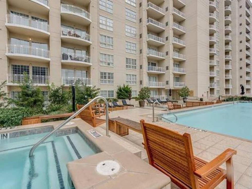 3225 Turtle Creek Blvd swimming pool