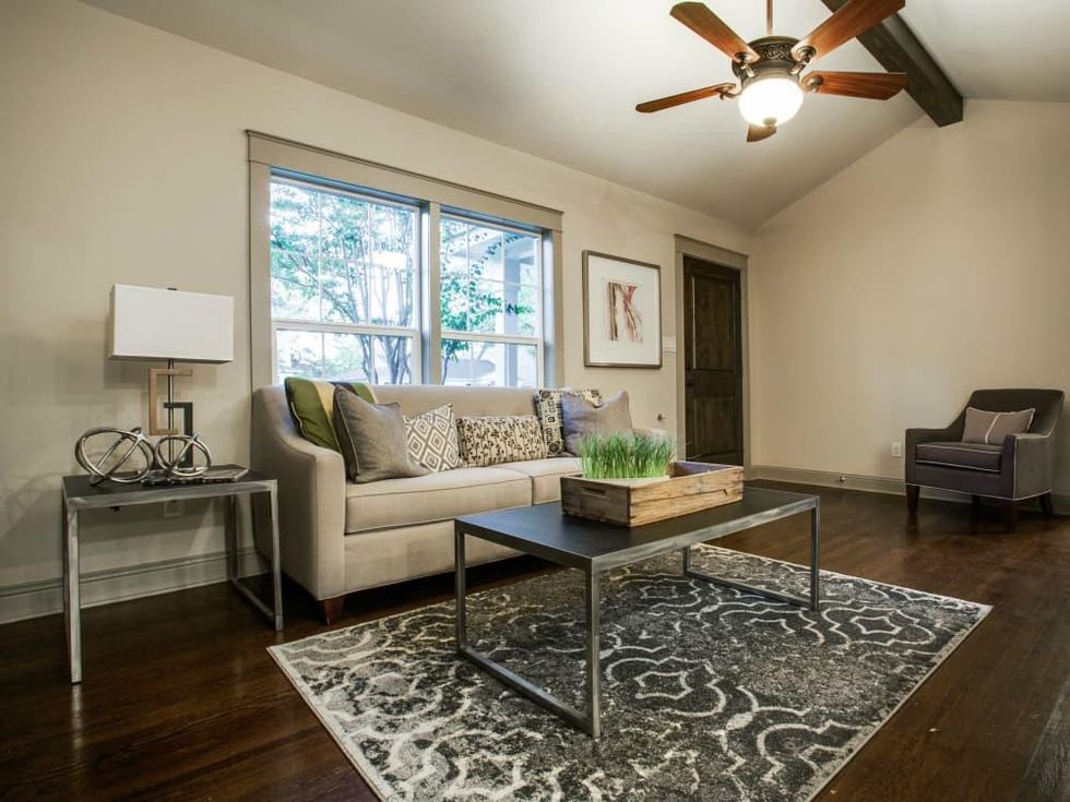 3615 S Versailles Avenue