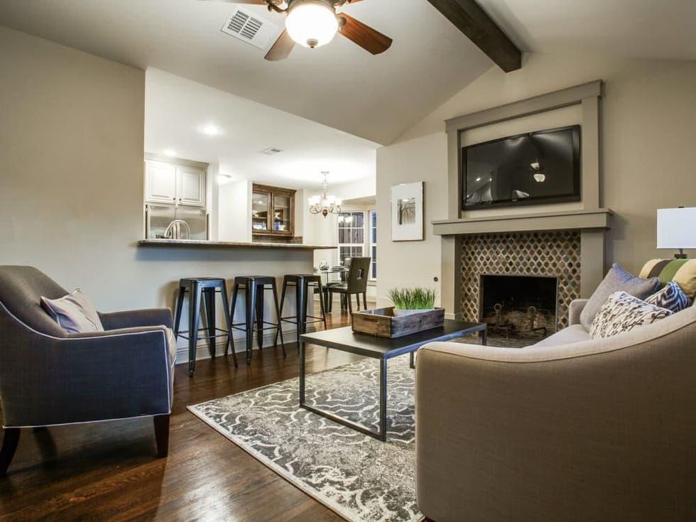 3615 S Versailles Avenue