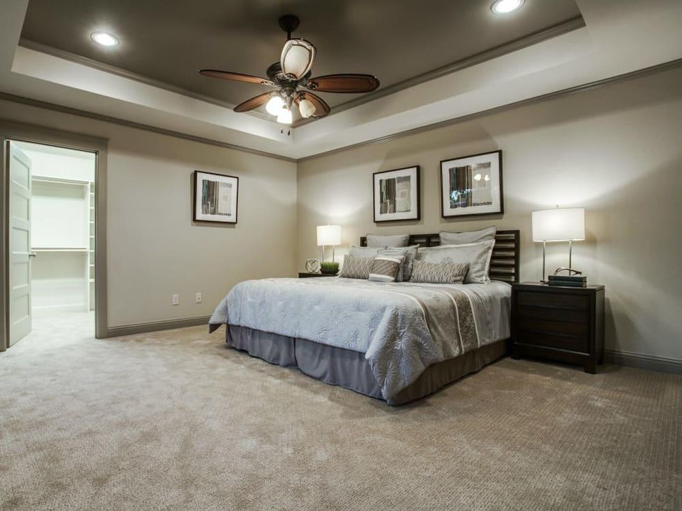 3615 S Versailles Avenue