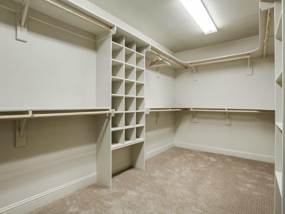 3615 S Versailles Avenue