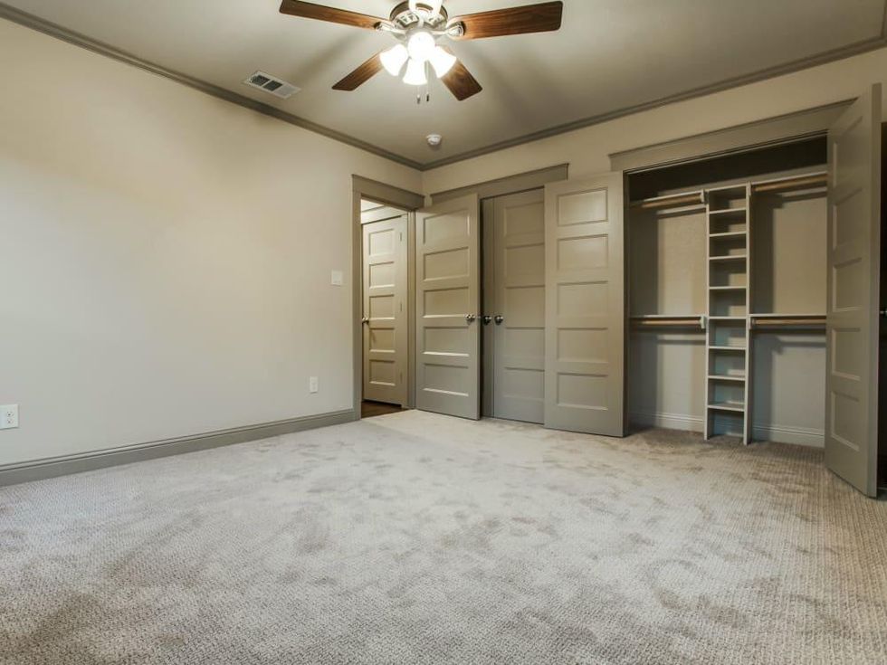 3615 S Versailles Avenue