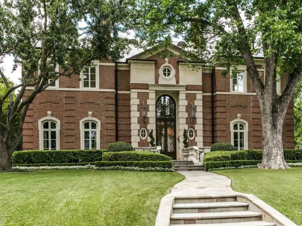 3900 Miramar Ave, Front