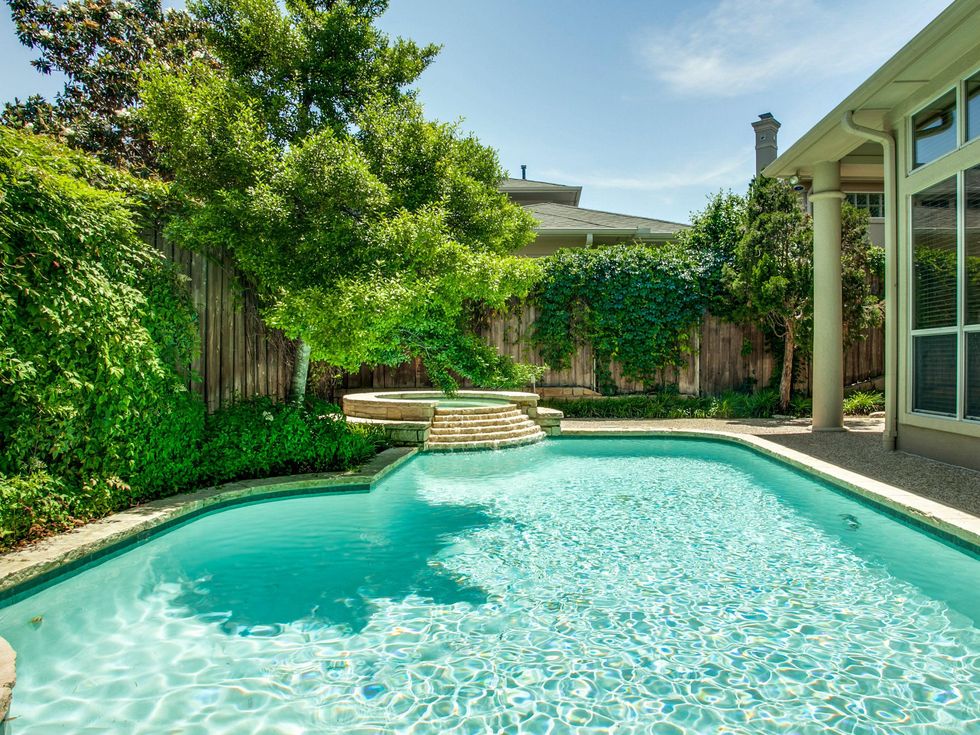 4 Grantley Court in Dallas