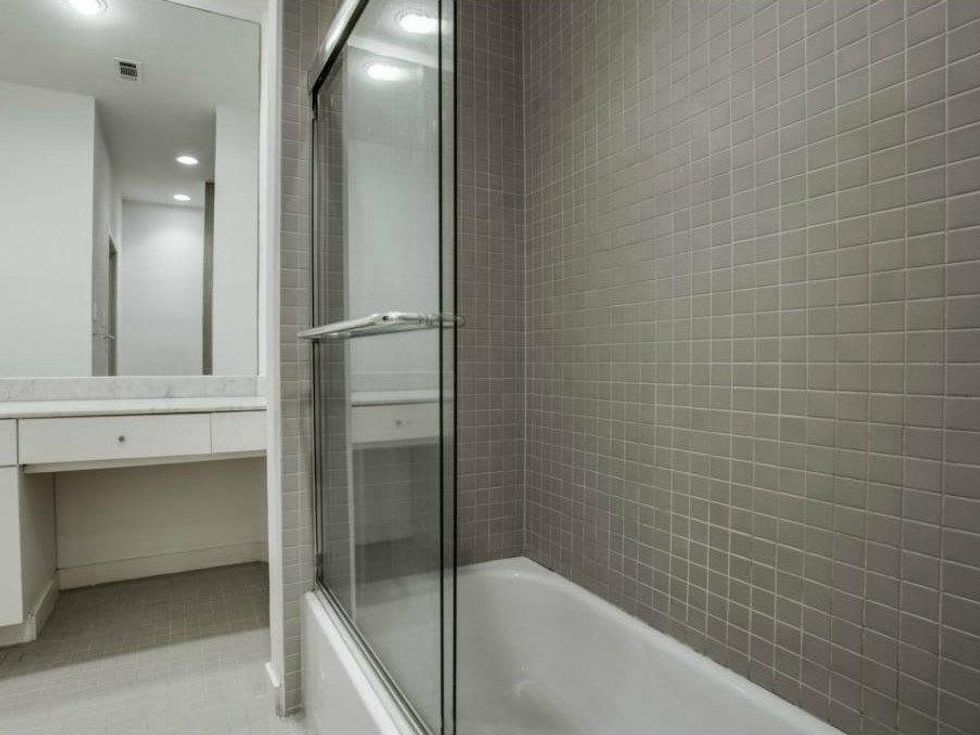 4111 Cole Ave. Unit 24 bathroom