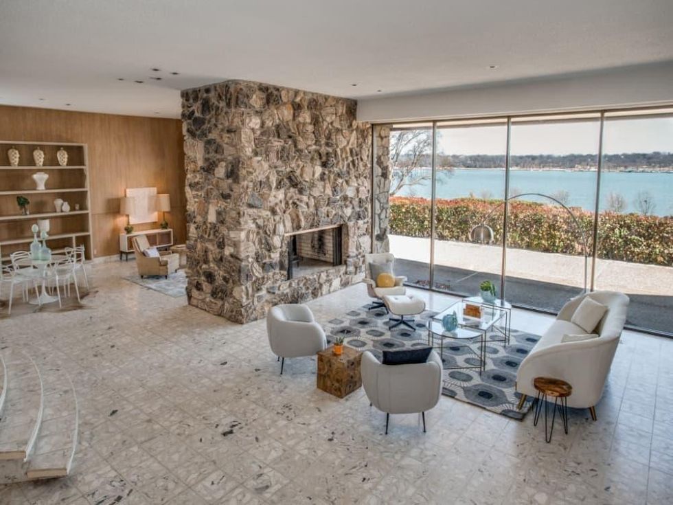 4606-chapel hill rd, white rock, mansion for sale