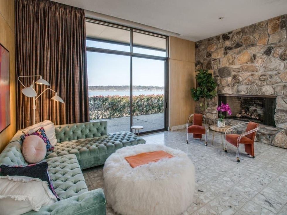 4606-chapel hill rd, white rock, mansion for sale