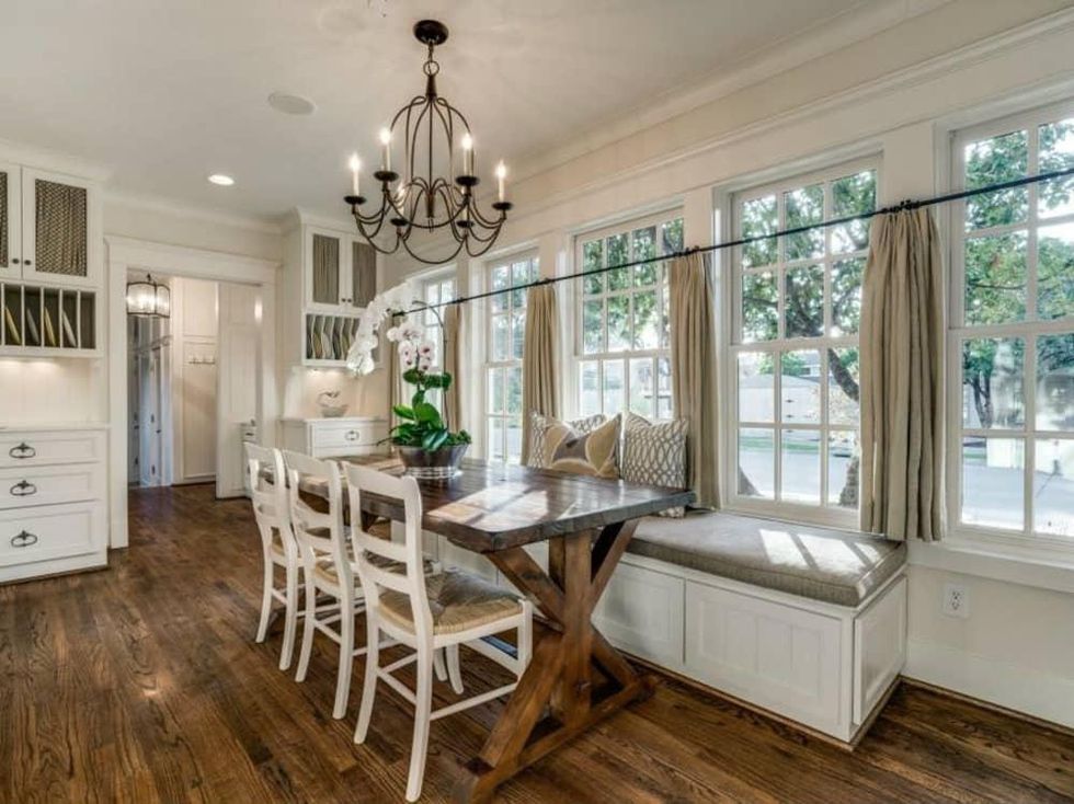 5450 Auburndale Ave. breakfast nook