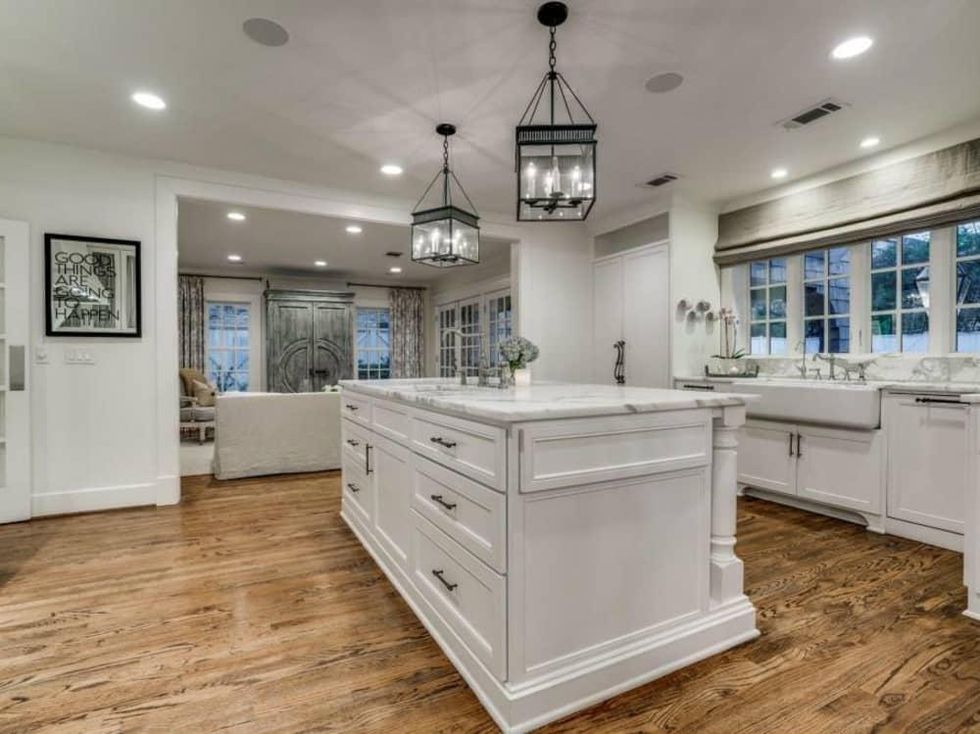 5450 Auburndale Ave. kitchen