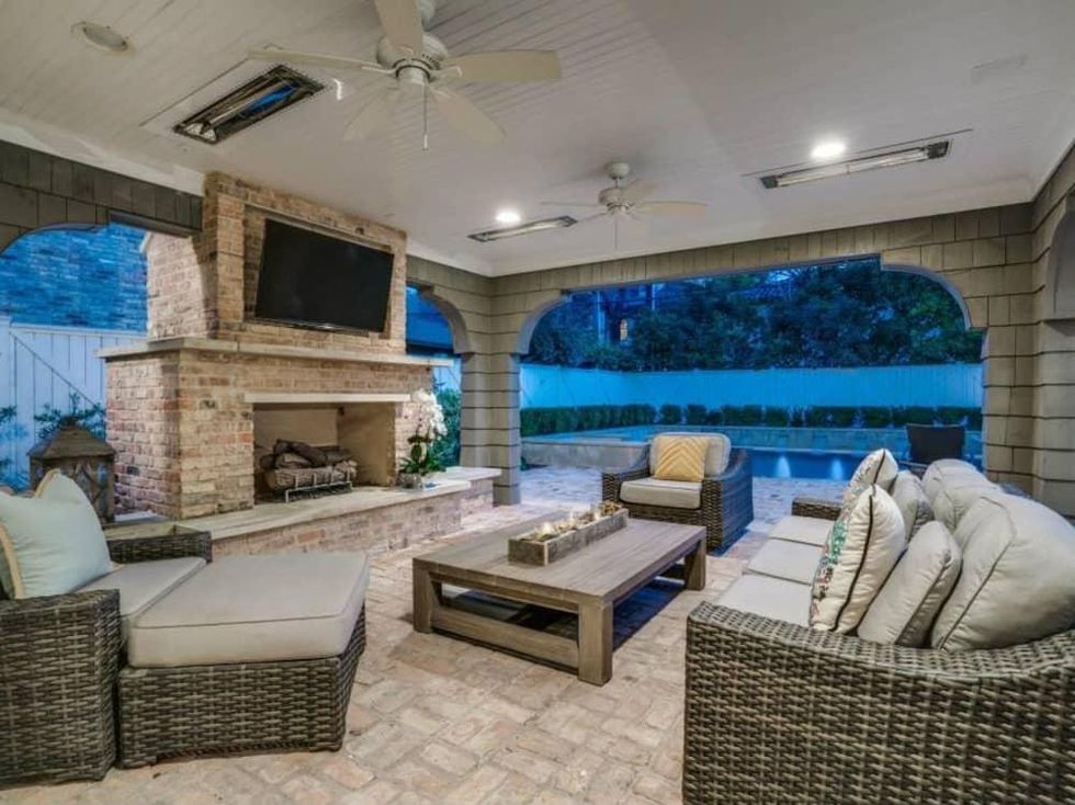 5450 Auburndale Ave. patio