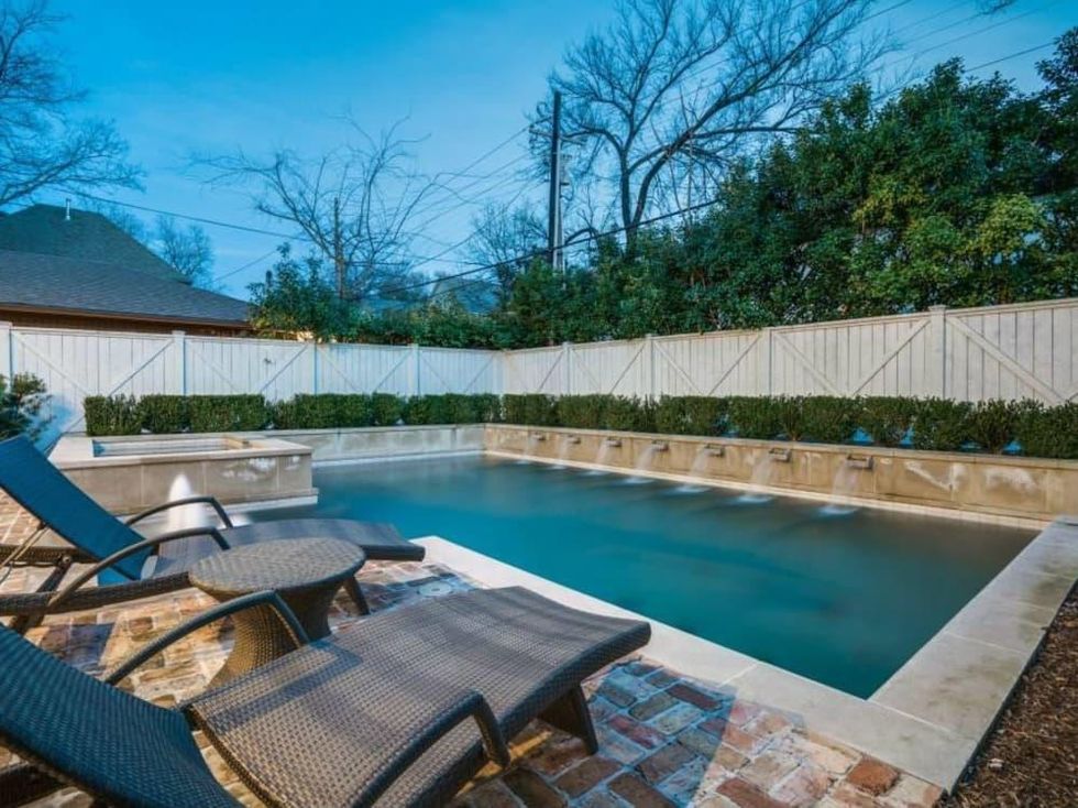 5450 Auburndale Ave. pool