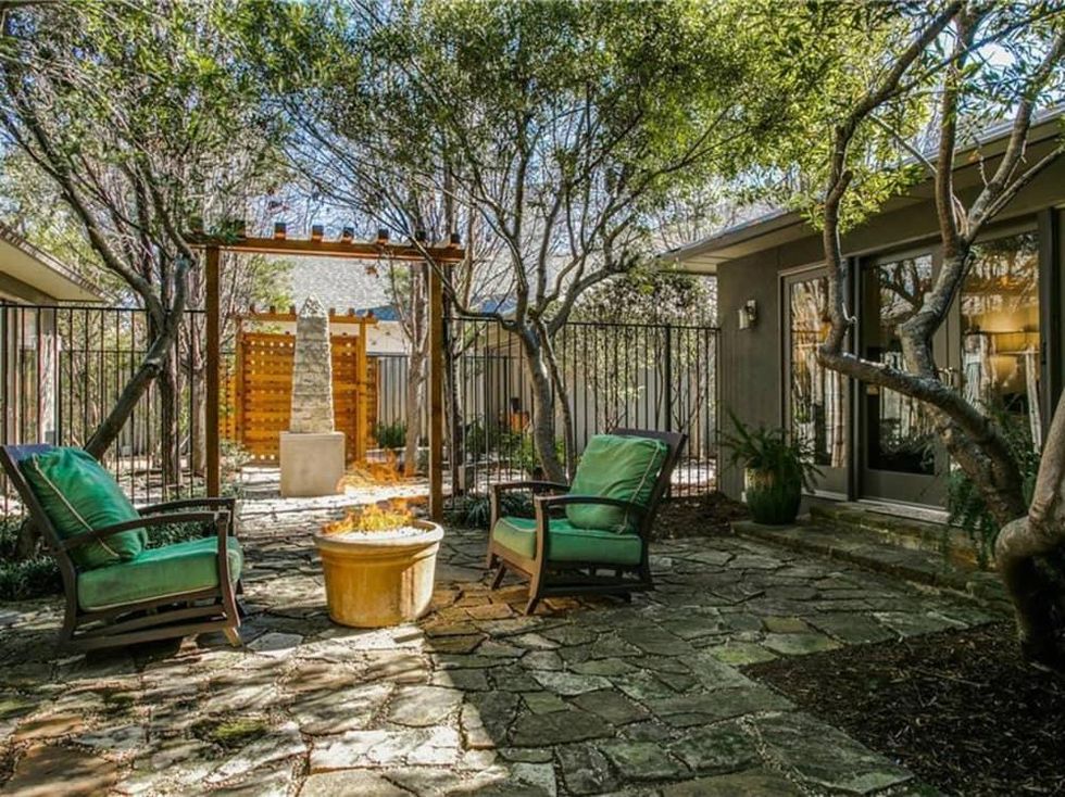 5535 Hanover backyard