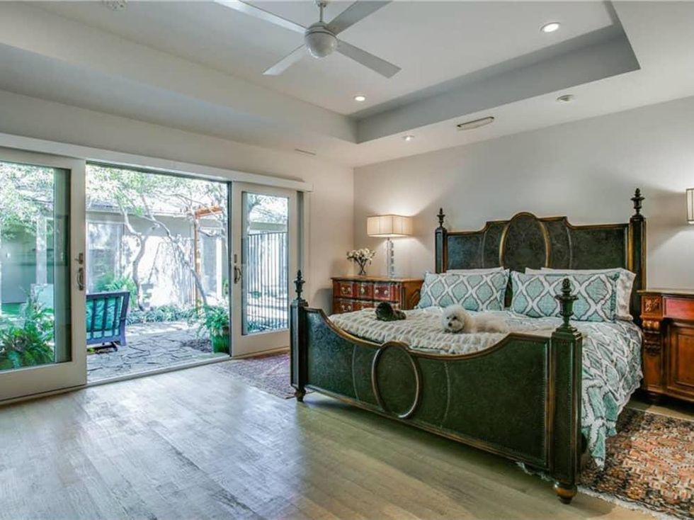 5535 Hanover bedroom