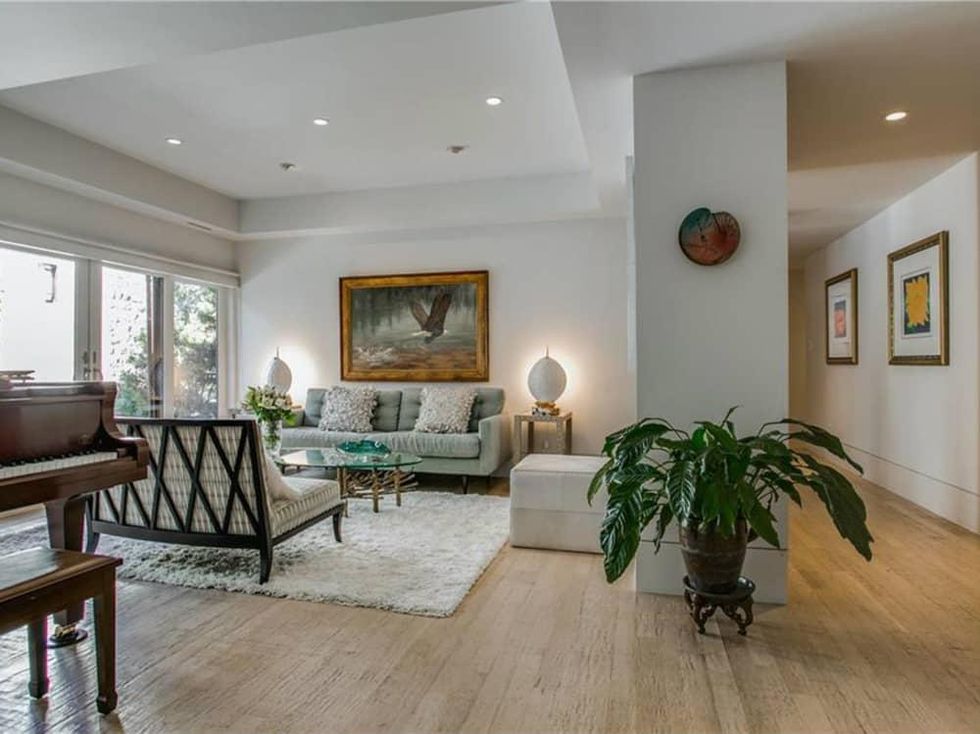 5535 Hanover family room