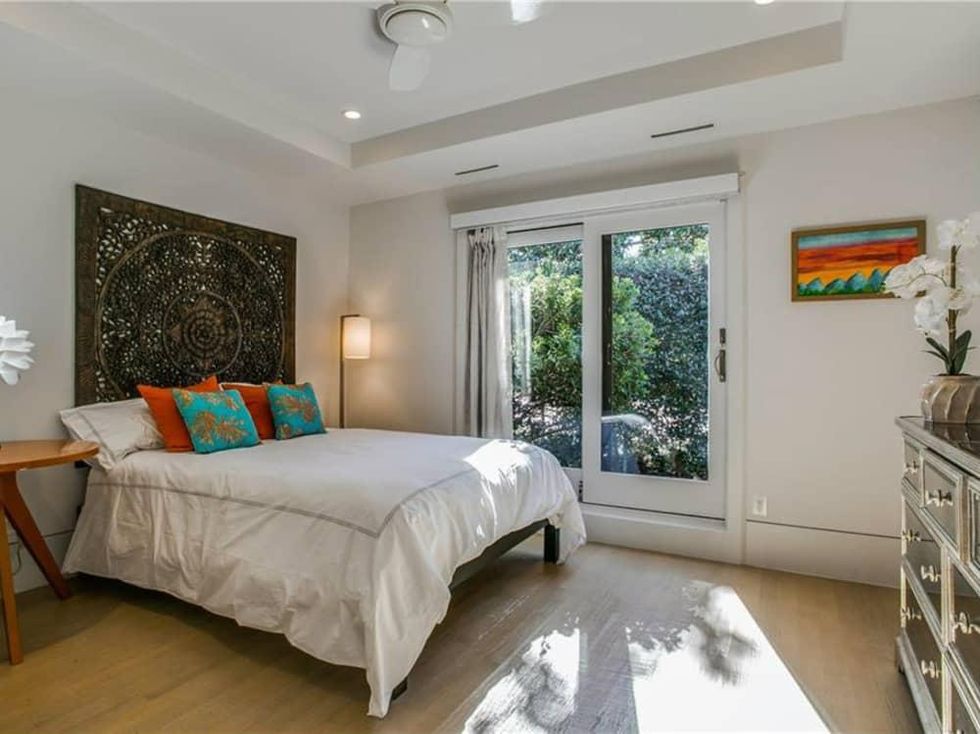 5535 Hanover guest room