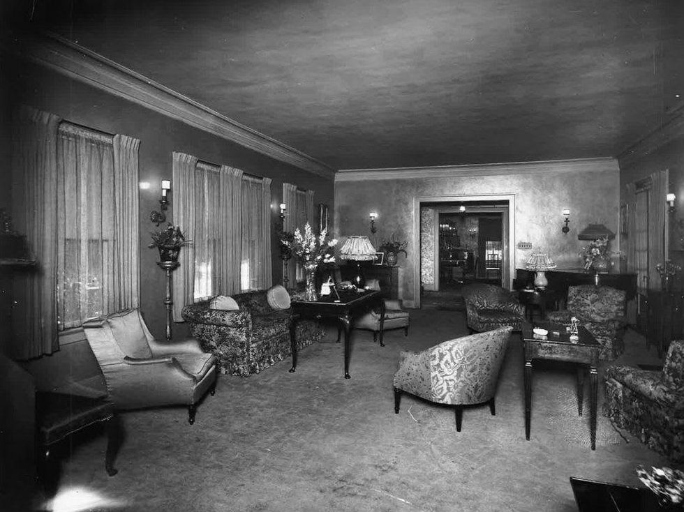 5803 Swiss Ave. living room historic