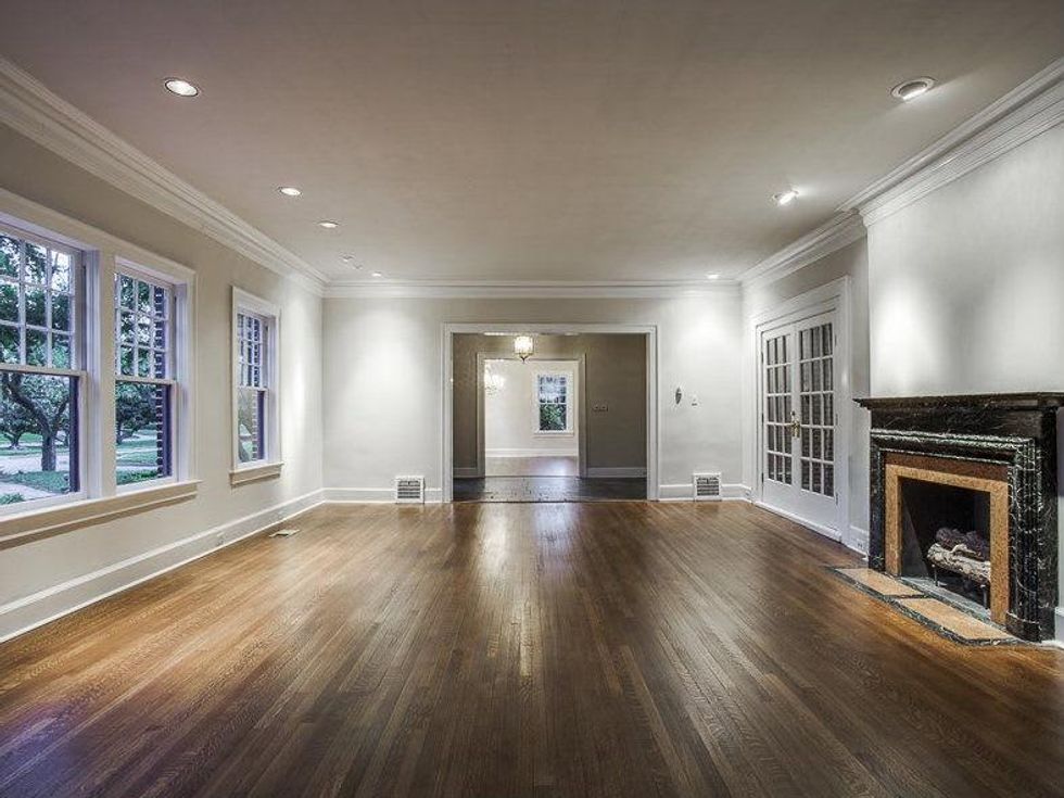 5803 Swiss Ave. living room